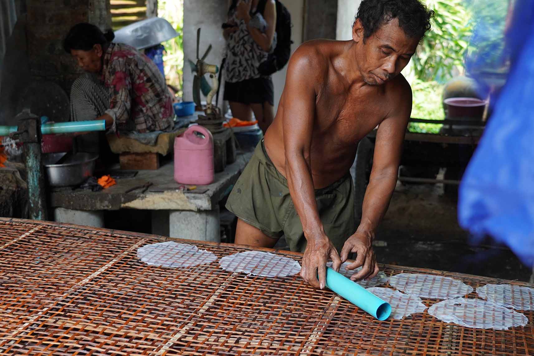 FABRICATION FEUILLES RIZ BATTAMBANG