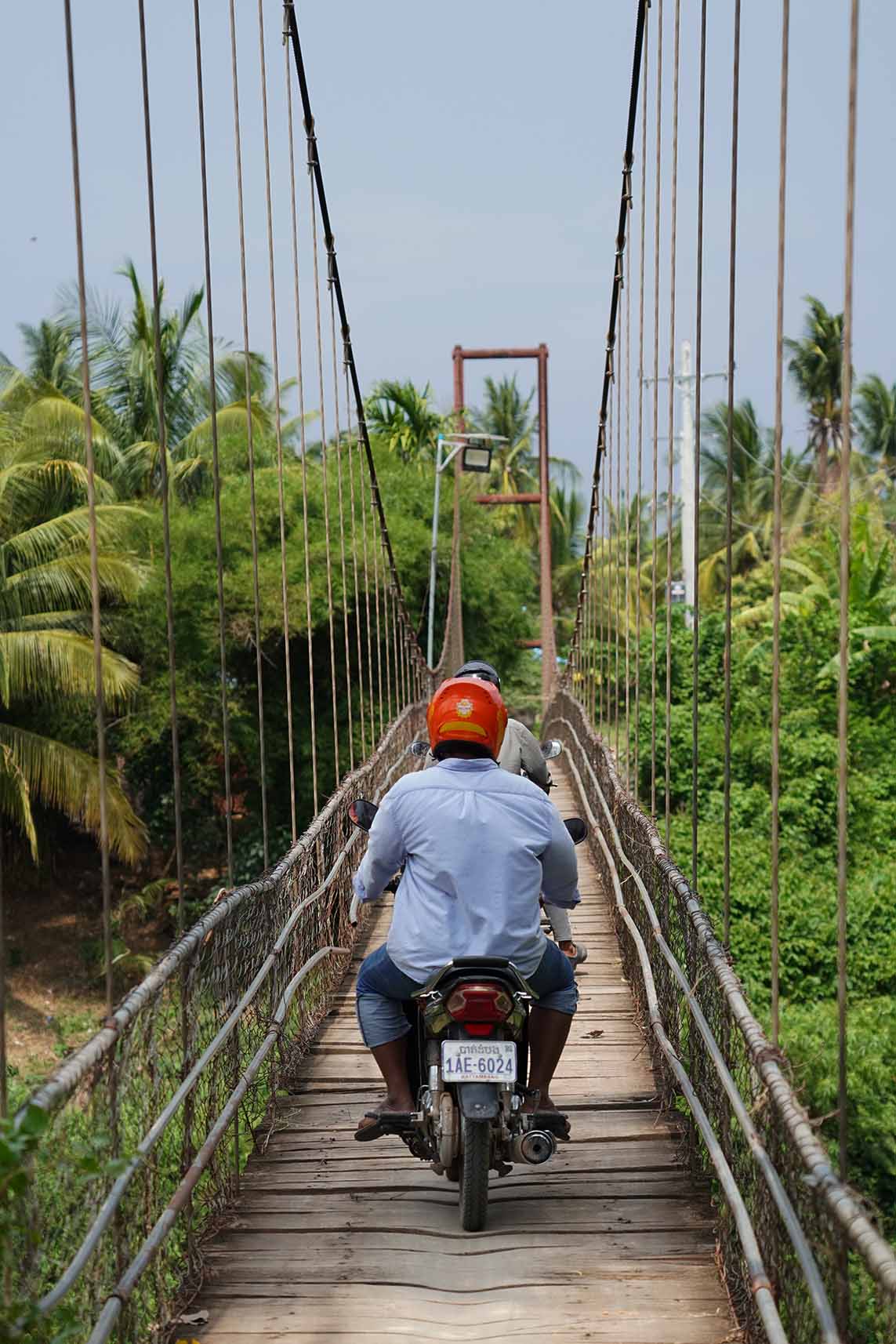 PONT SUSPENDU BATTAMBANG